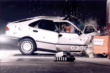 Краш тест Saab 900 (1997)